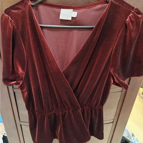 Elegant Velvet V-Neck Top - Maroon - Picture 4 of 5